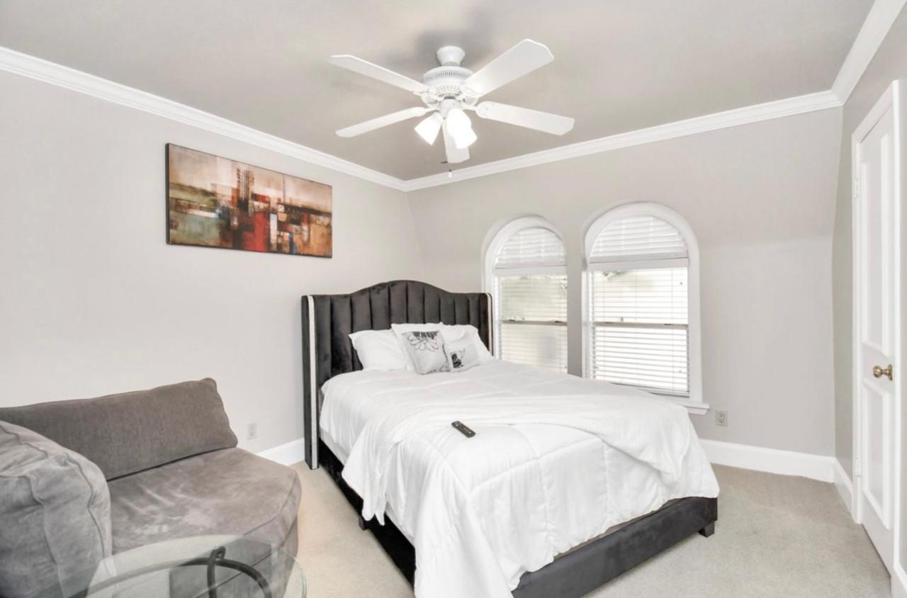 Stunning Private Room In Town Home Хьюстон Экстерьер фото